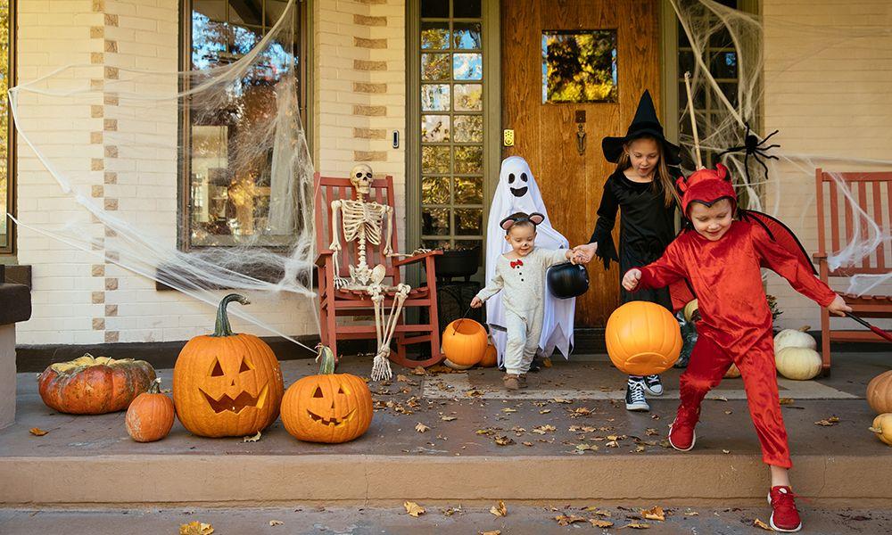 halloween-kids-trick-or-treating.jpg
